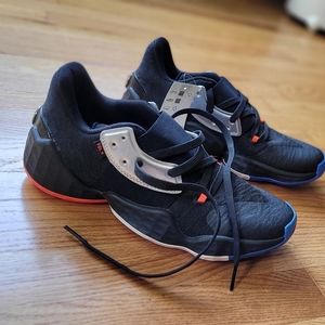 *NWT* Adidas James Harden Vol.4 Basketball Shoes Youth Sz. 7
